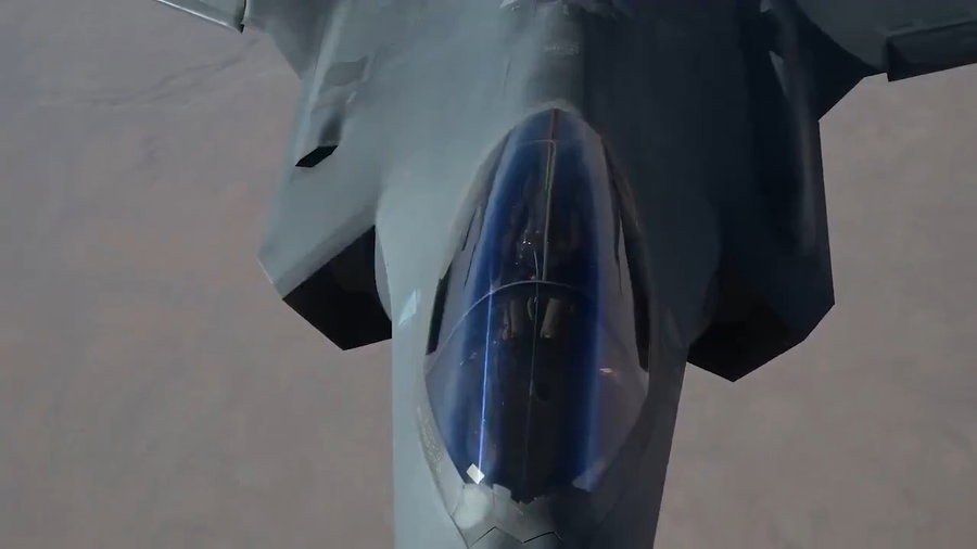 מטוסי ה-F-35A הסמויים של חיל האוויר האמריקאי ממלאים דלק