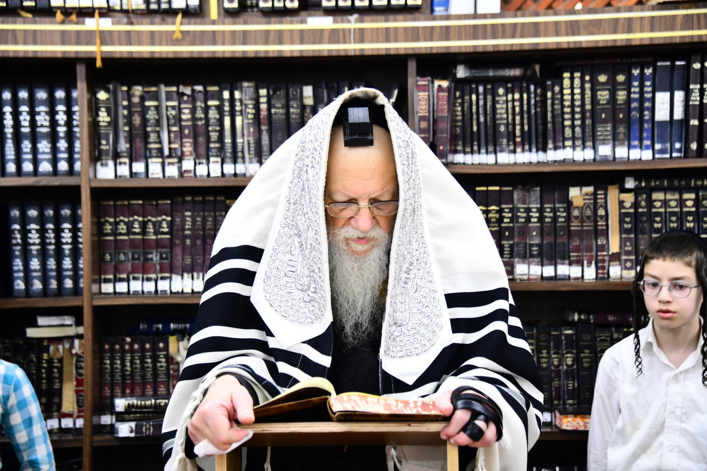 האדמו"ר ממודז'יץ בהתרת נדרים