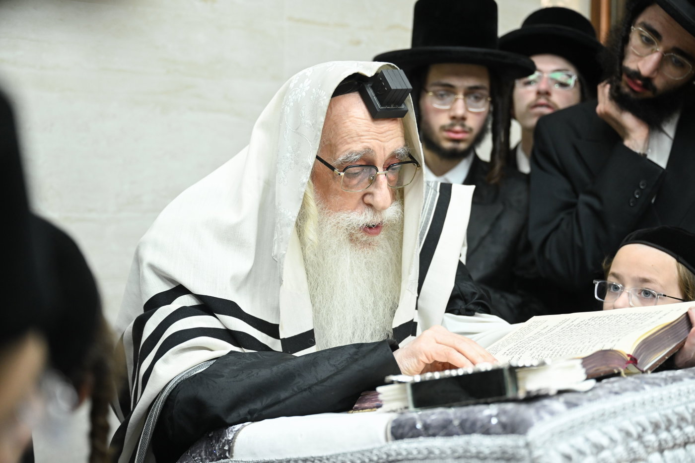 האדמו"ר מצאנז בהתרת נדרים