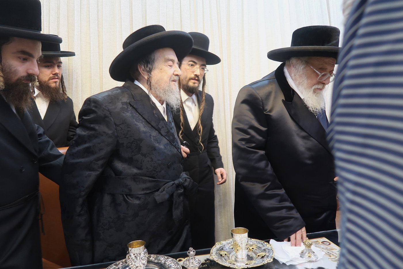 האדמו"ר מתולדות אהרן בביקור אצל הגרי"מ שכטר