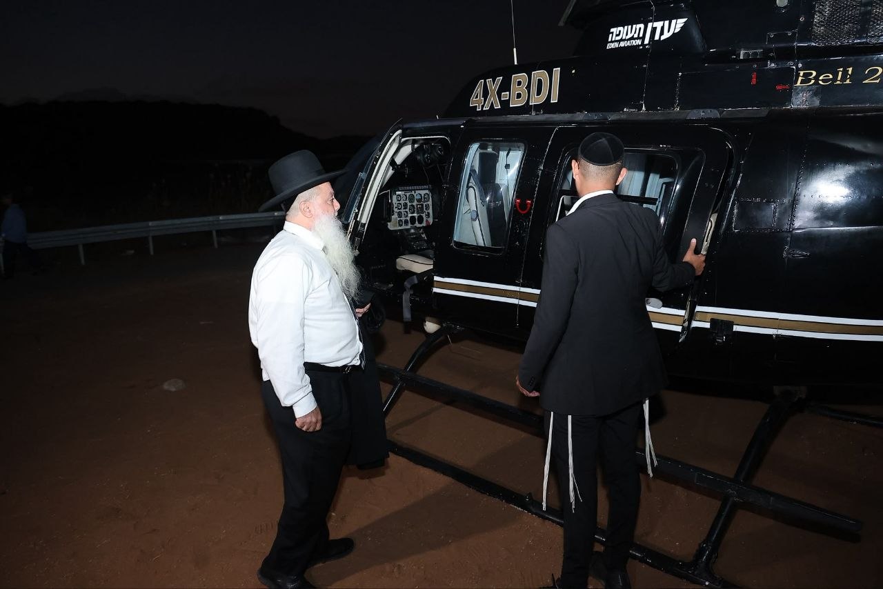 הרב יגאל כהן טס במסוק משיעור לשיעור