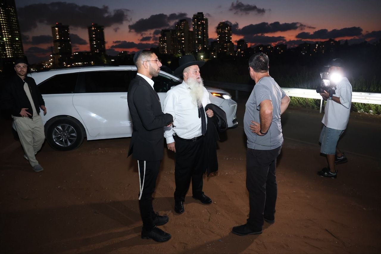 הרב יגאל כהן טס במסוק משיעור לשיעור