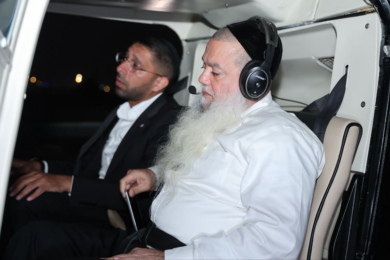 הרב יגאל כהן טס במסוק משיעור לשיעור