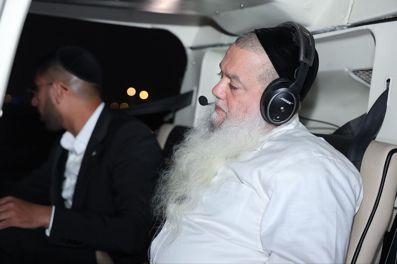 הרב יגאל כהן טס במסוק משיעור לשיעור