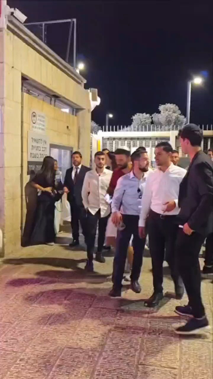 מידד טסה ועדן חסון בסיור סליחות בכותל