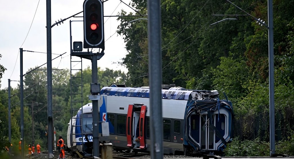 הרשויות בלחץ שיא: מי גורם לרכבות עמוסות בנוסעים להתהפך?