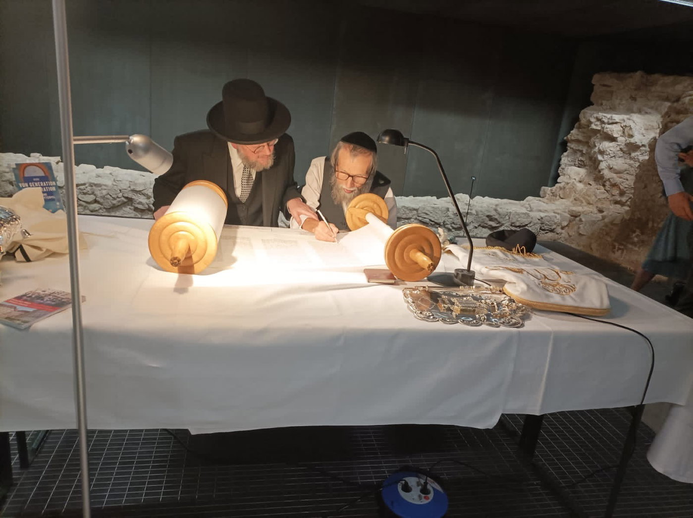 הכנסת ספר התורה ההיסטורי