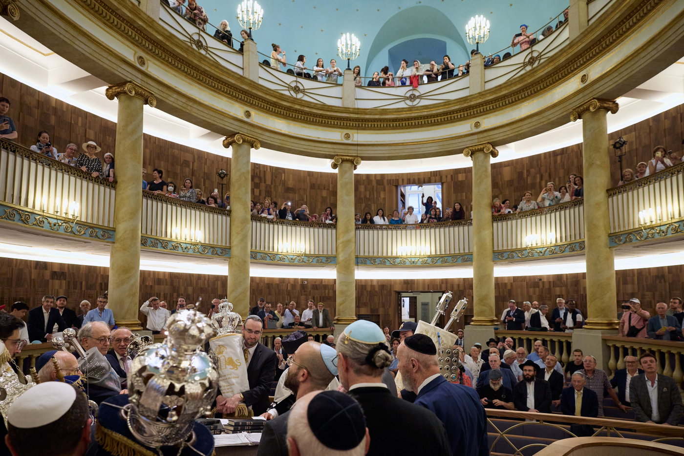 הכנסת ספר התורה ההיסטורי