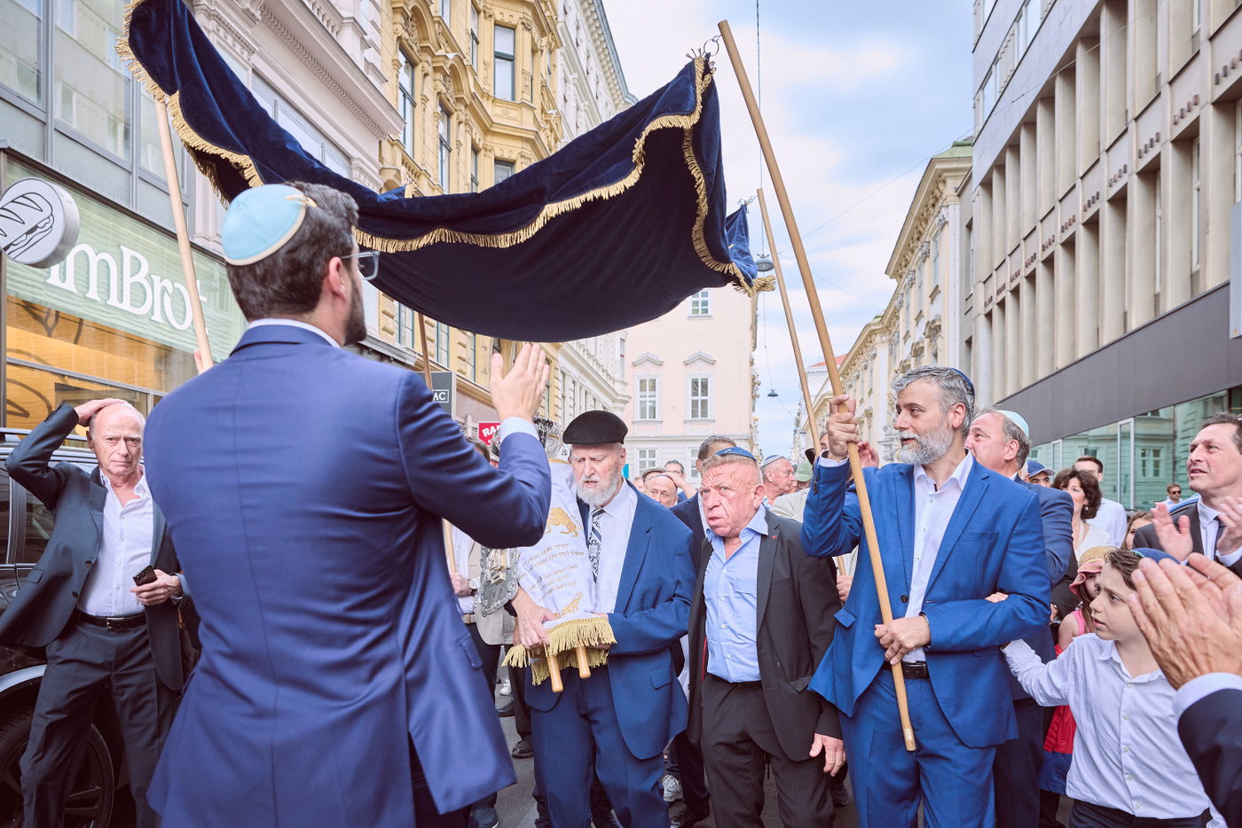 הכנסת ספר התורה ההיסטורי
