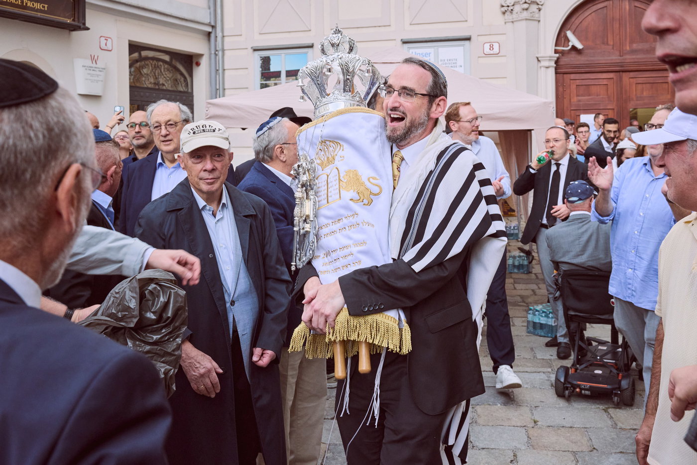 הכנסת ספר התורה ההיסטורי