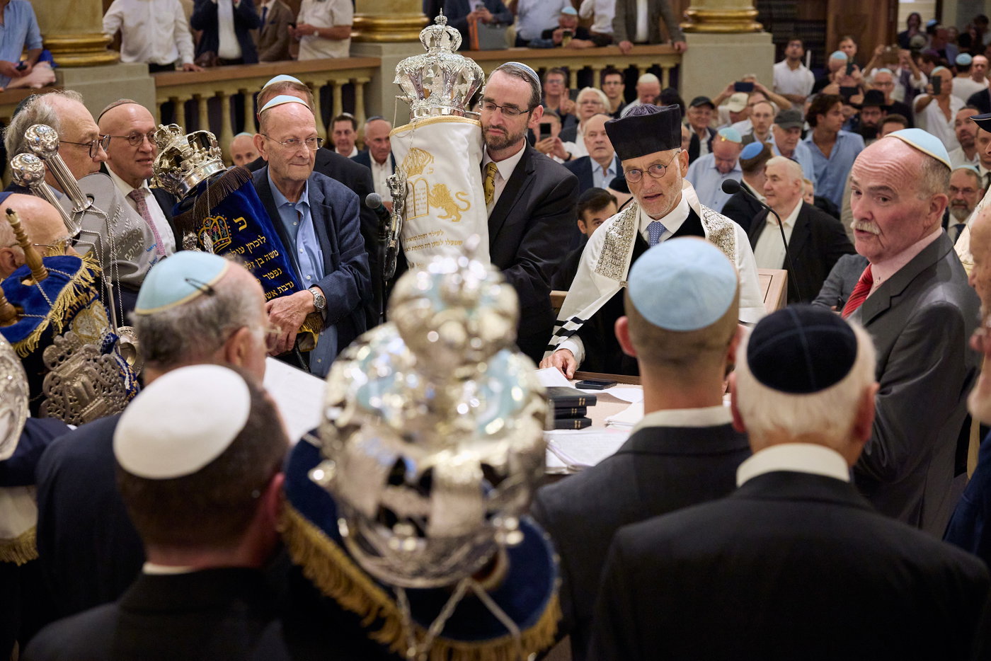הכנסת ספר התורה ההיסטורי