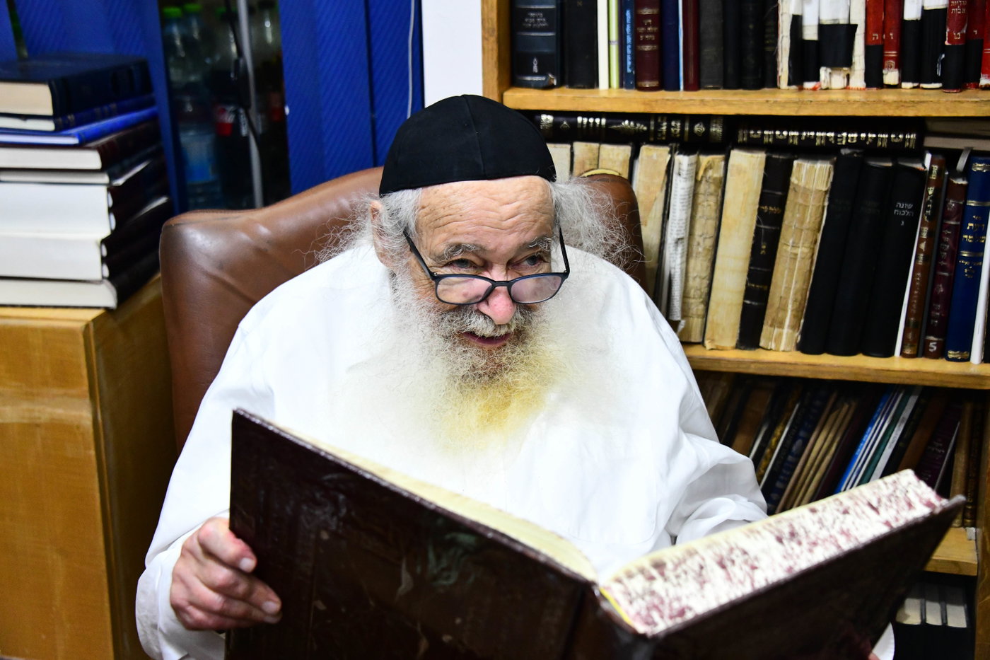 גדולי ישראל בקבלת אתרוגים לקראת חג הסוכות