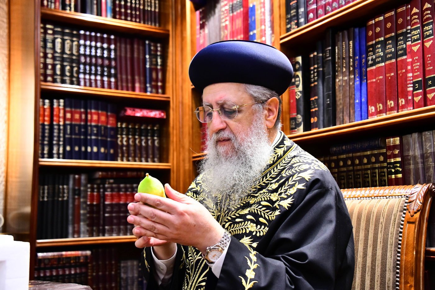 גדולי ישראל בקבלת אתרוגים לקראת חג הסוכות