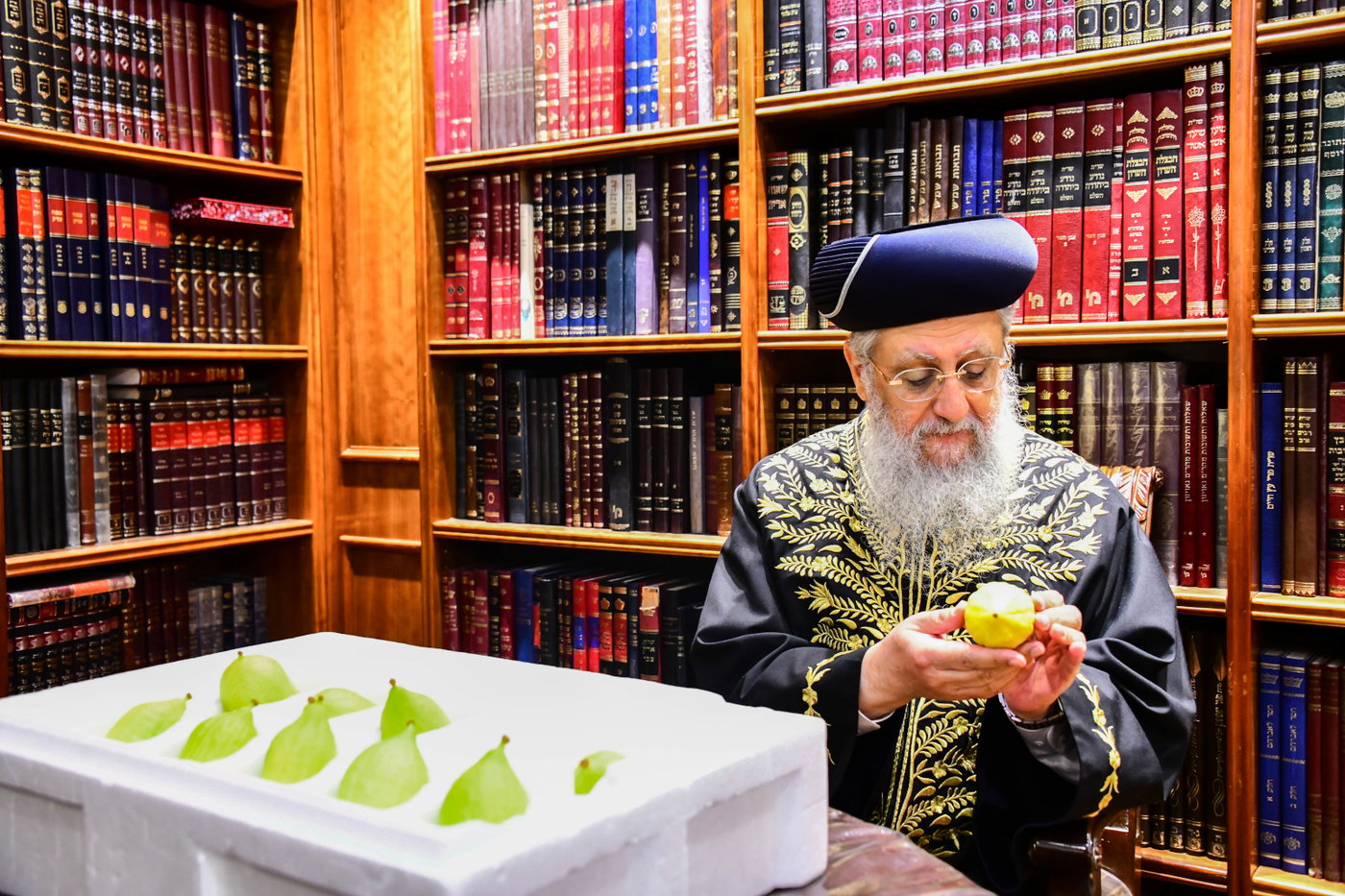 הראשל"צ הגר"ד יוסף בקבלת אתרוגים לקראת חג הסוכות