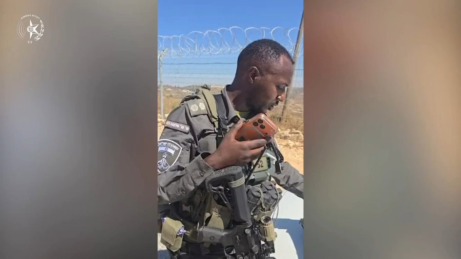לוחמי מג"ב מעדכנים את בעלי הרכבים
