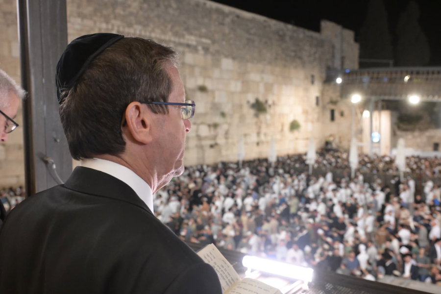 הנשיא במעמד הסליחות בכותל, הלילה