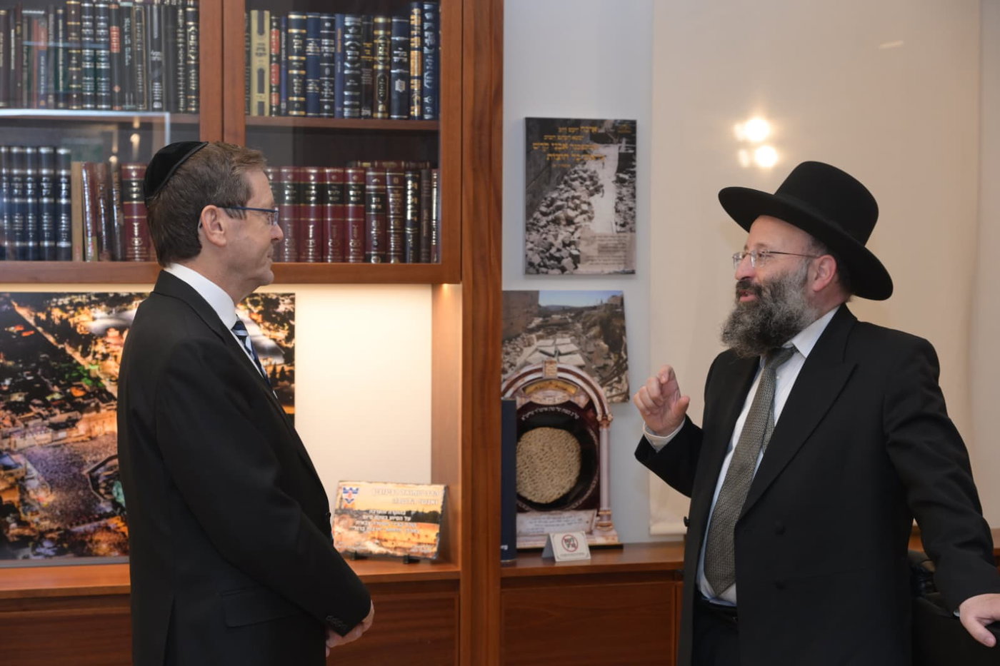 הנשיא במעמד הסליחות בכותל, הלילה