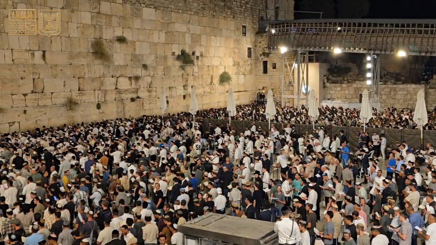 האלפים במעמד הסליחות בכותל, הלילה