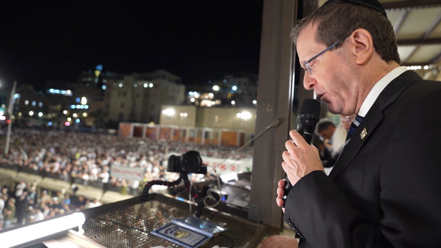 הנשיא במעמד הסליחות בכותל, הלילה