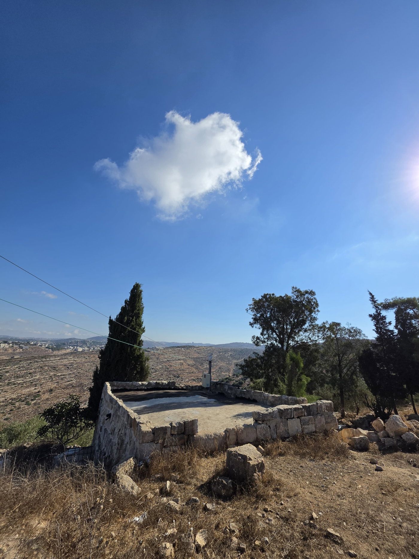 אזור "גי צבועים" המערבי בסמוך לחוות מעוז צור ולכפר דיר עבזיע