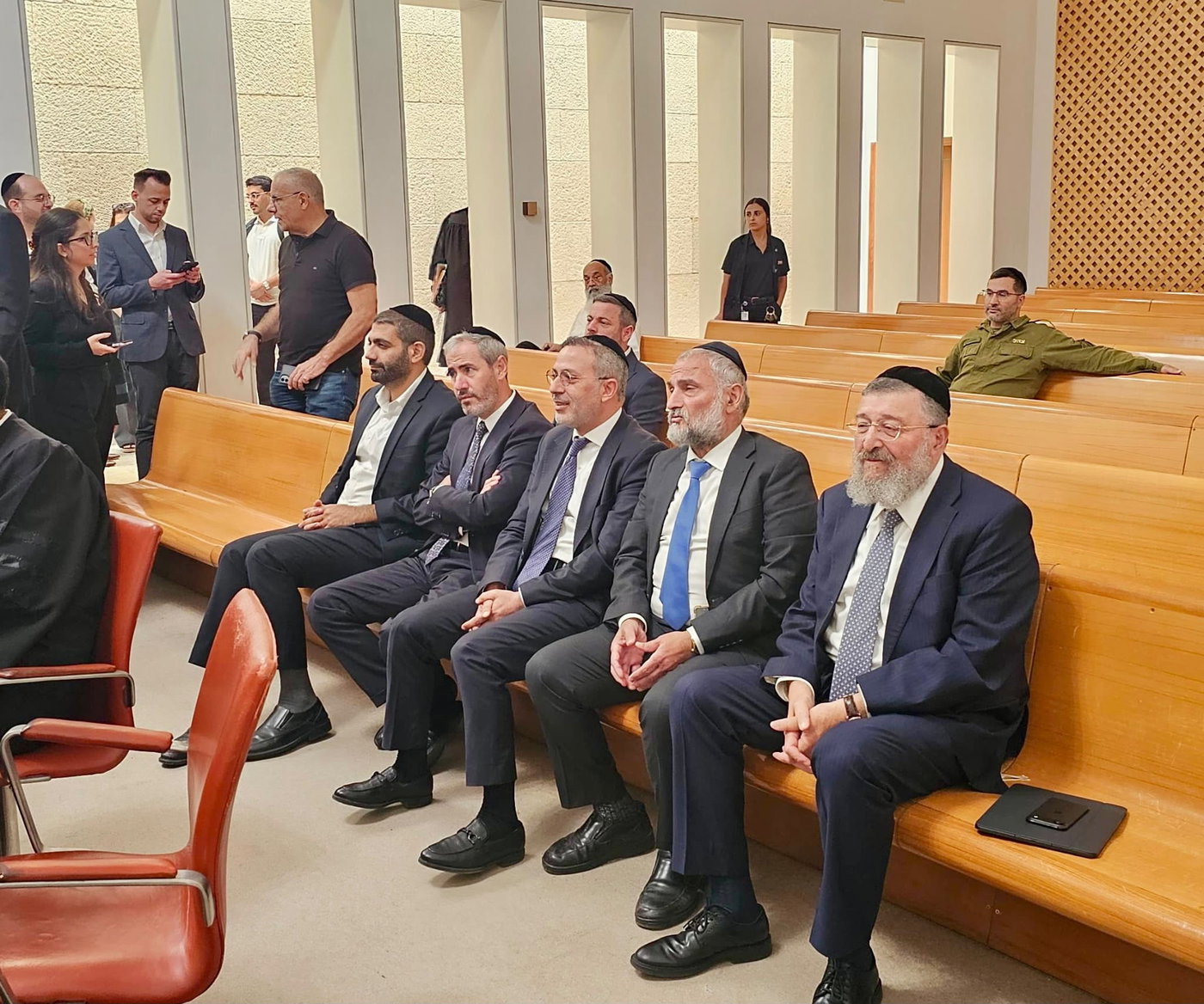 חברי הכנסת של ש"ס משתתפים בדיון בבג"ץ