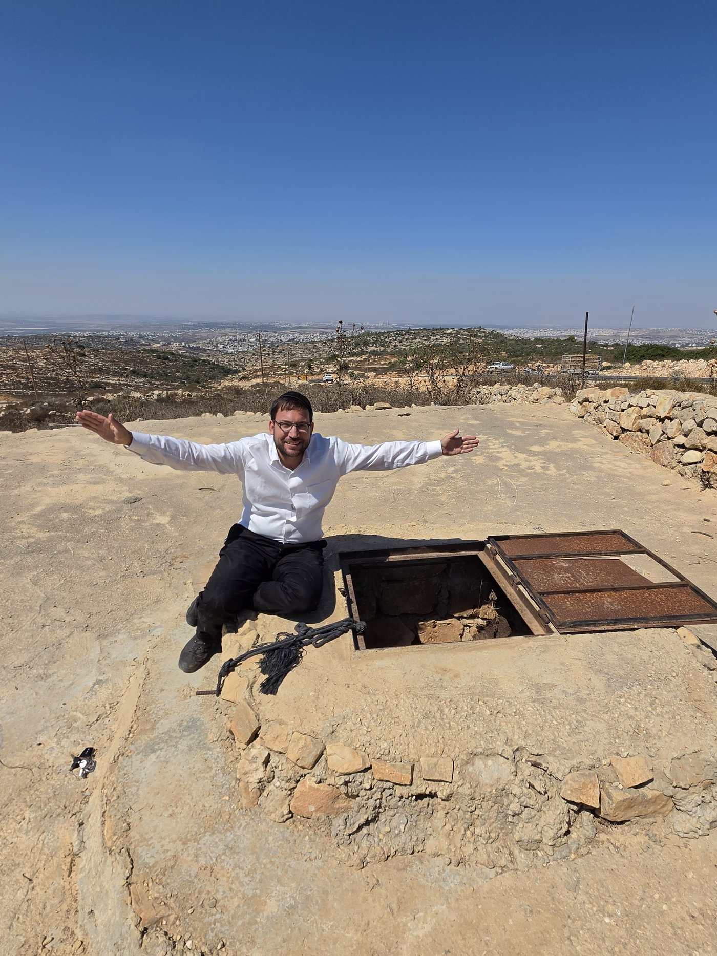 אזור "גי צבועים" המערבי בסמוך לחוות מעוז צור ולכפר דיר עבזיע