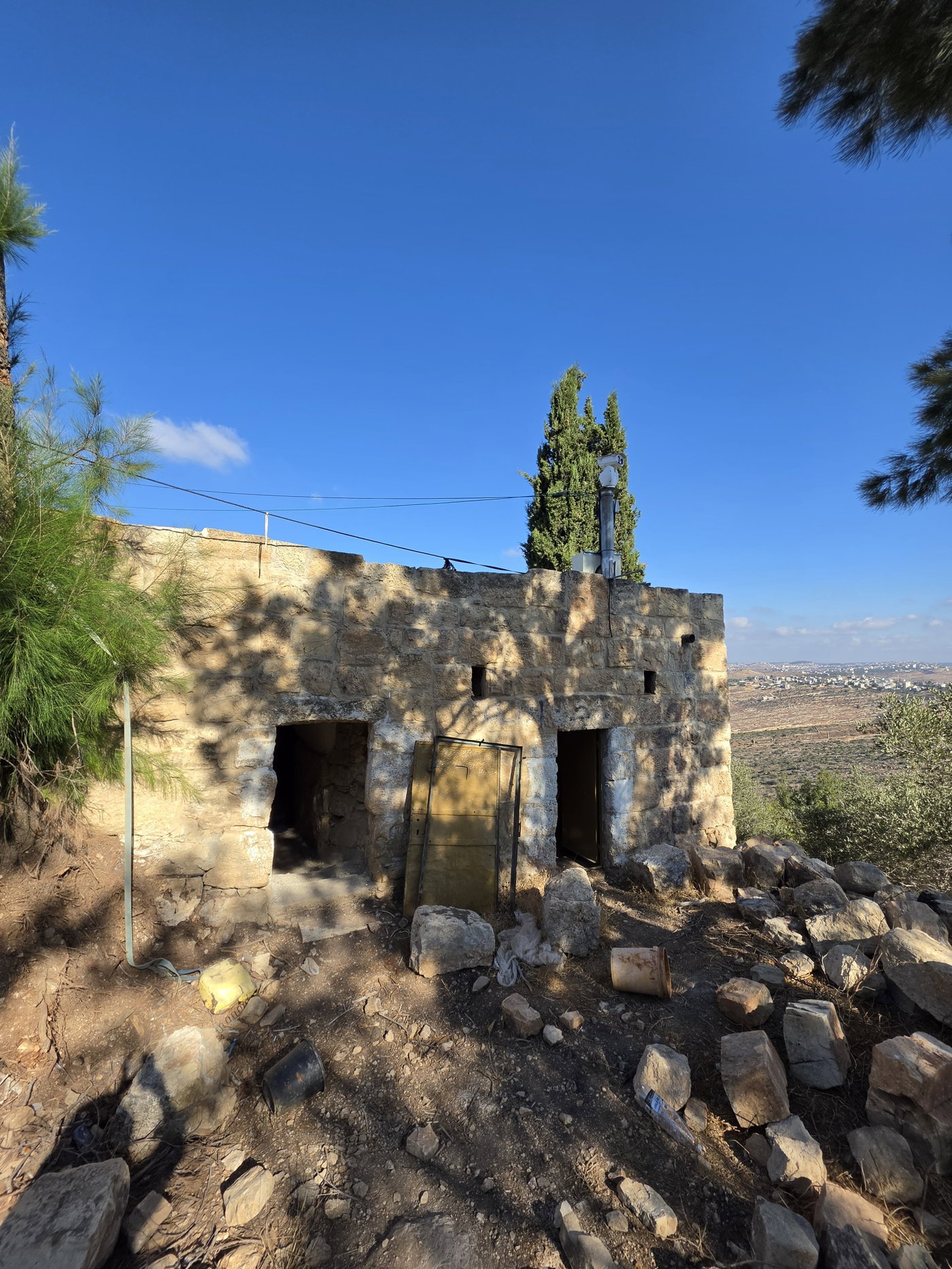 אזור "גי צבועים" המערבי בסמוך לחוות מעוז צור ולכפר דיר עבזיע