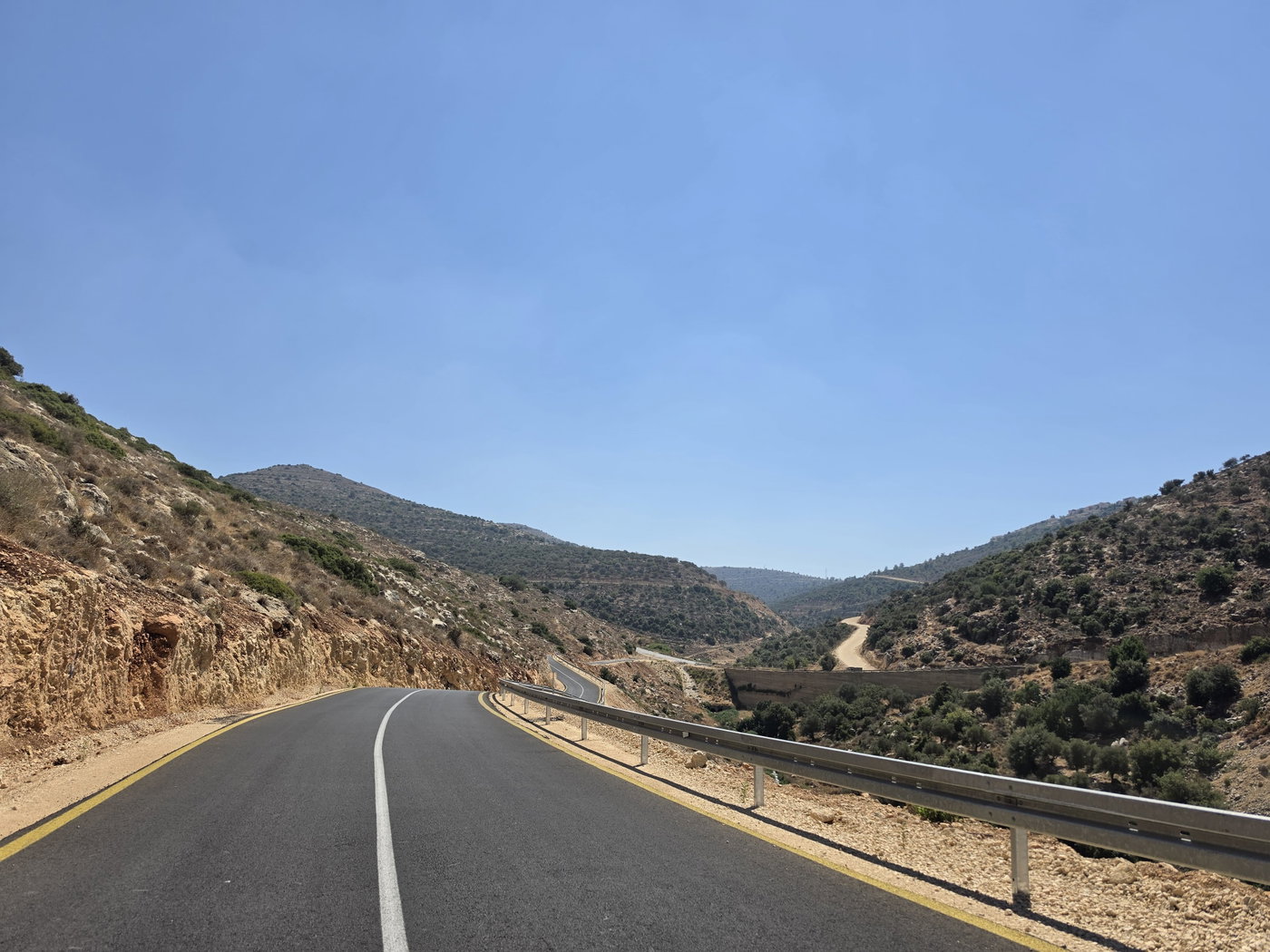 אזור "גי צבועים" המערבי בסמוך לחוות מעוז צור ולכפר דיר עבזיע