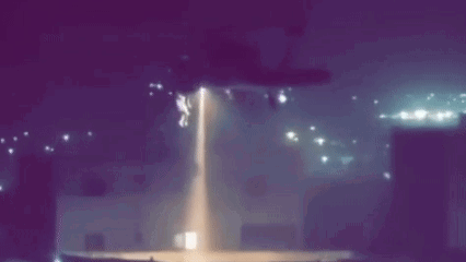תיעוד חריג: לוחמי קומנדו משתלשלים ממסוק על גג מבנה • צפו