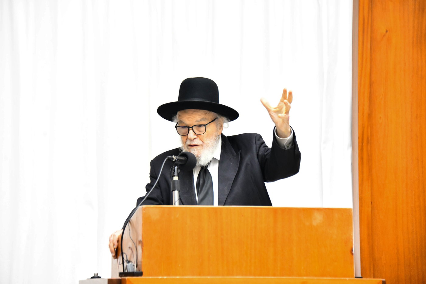 הגרמ"ה הירש בישיבת מיר בברכפלד