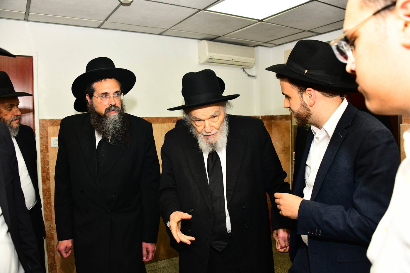 הגרמ"ה הירש בישיבת מיר בברכפלד