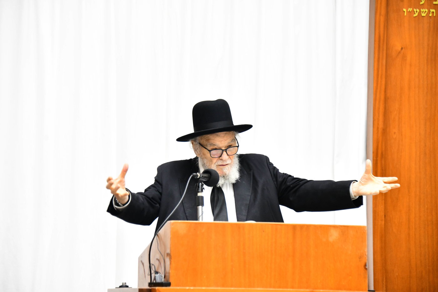 הגרמ"ה הירש בישיבת מיר בברכפלד