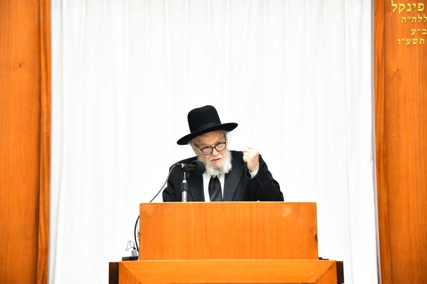 הגרמ"ה הירש בישיבת מיר בברכפלד