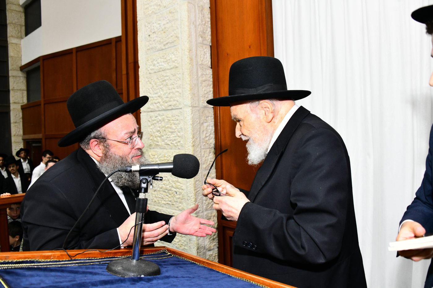 הגרמ"ה הירש בישיבת מיר בברכפלד