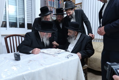 האדמו"ר מסלאנים בביקור אצל הגר"מ צדקה