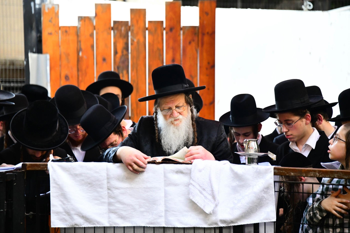האדמו"ר ממודז'יץ בתשליך