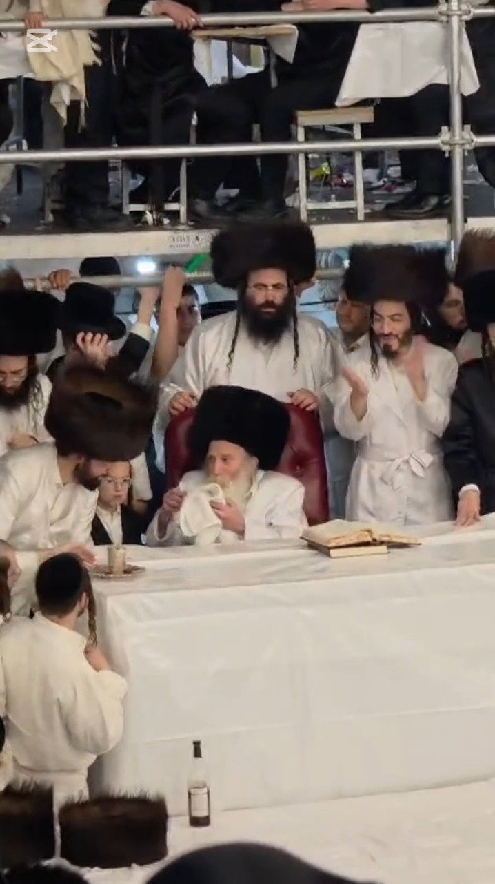 מוצאי ר"ה אצל האדמו"ר מתורת חכם