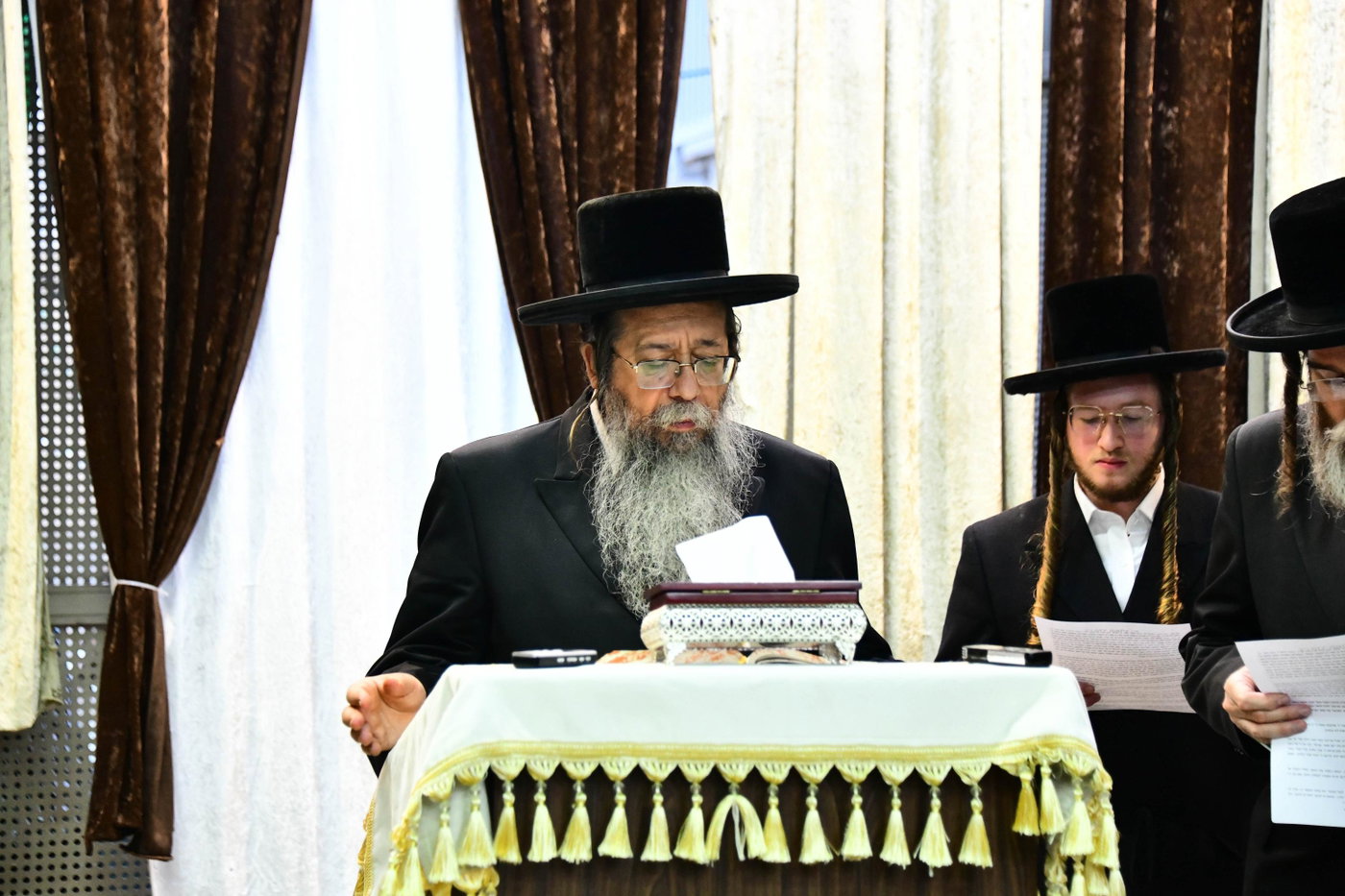 האדמו"ר משבט הלוי בתשליך 