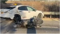 טרגדיה מחרידה: אופנוע התנגש בעוצמה במונית, הנהג נהרג במקום