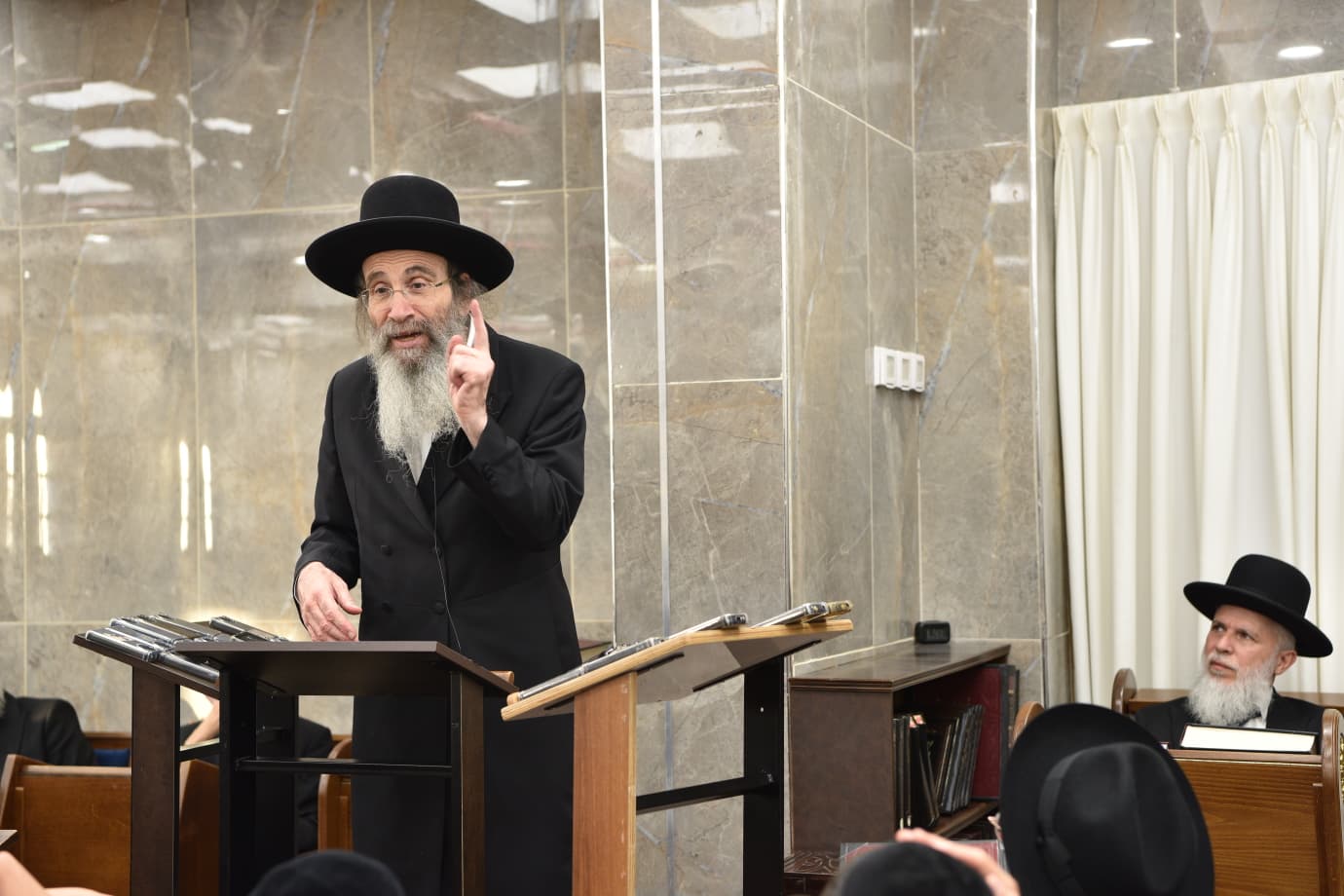 הגר"ב פינקל באבני נזר