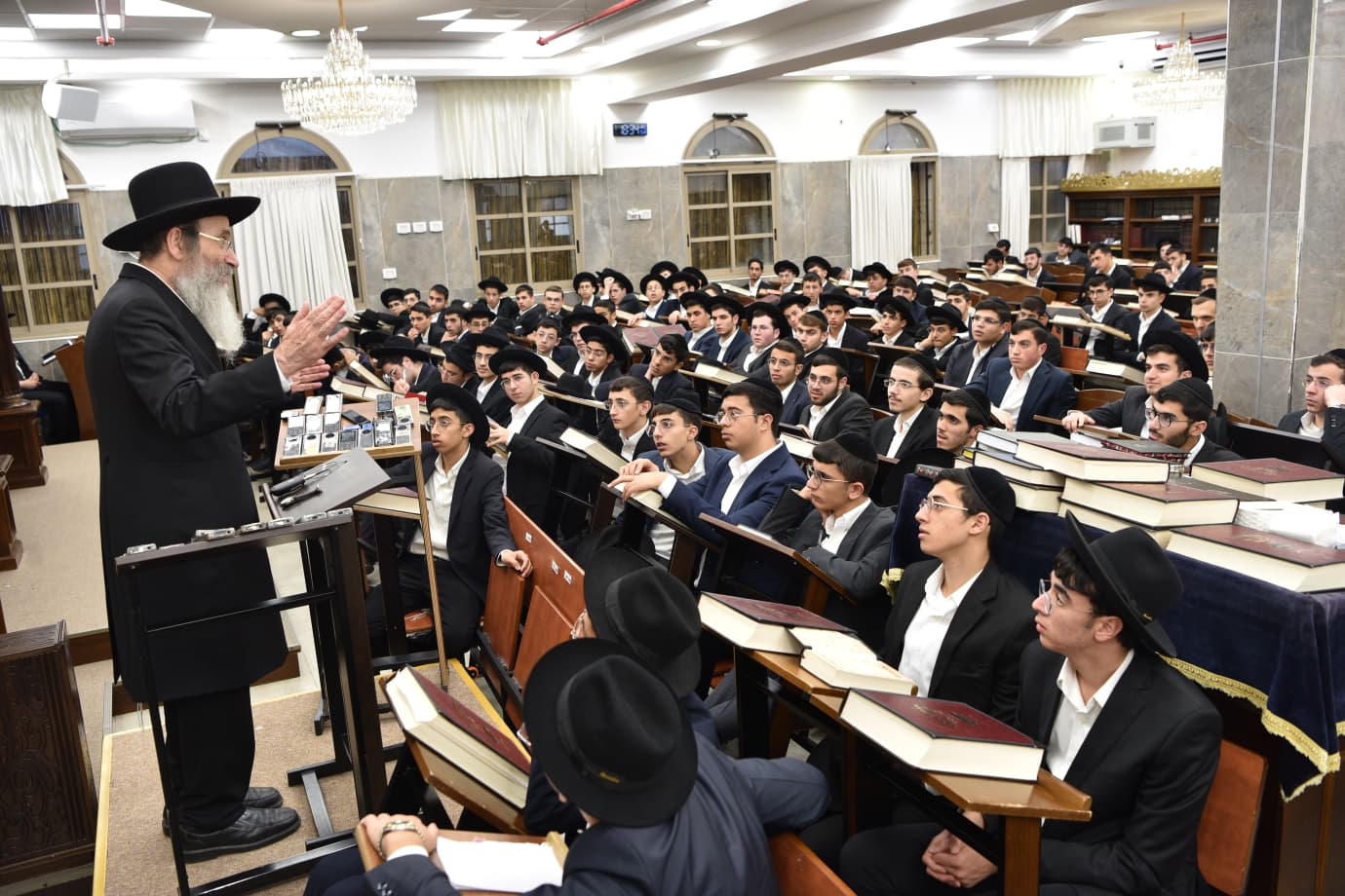 הגר"ב פינקל באבני נזר