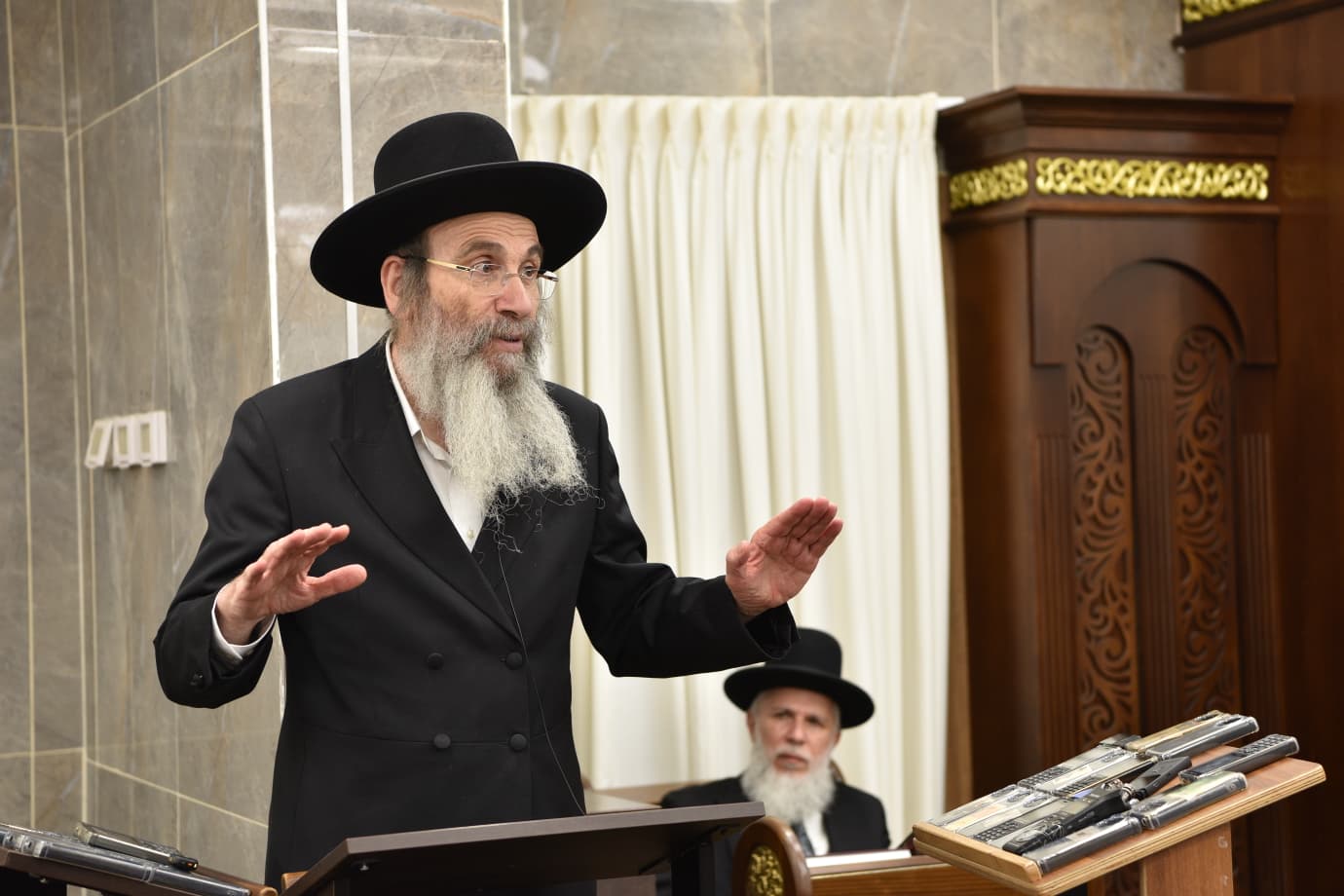הגר"ב פינקל באבני נזר