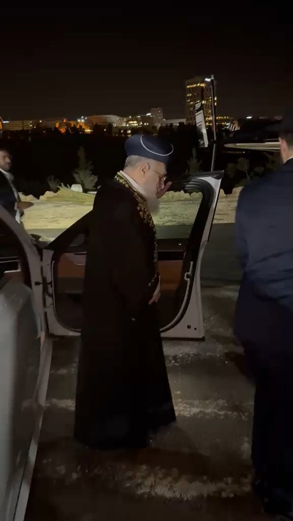 הראשון לציון עולה למסוק בדרכו לצפון