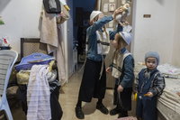 זה חליפתי: ברחובות מאה שערים, גם הילדים הקטנים עושים כפרות על תרנגול