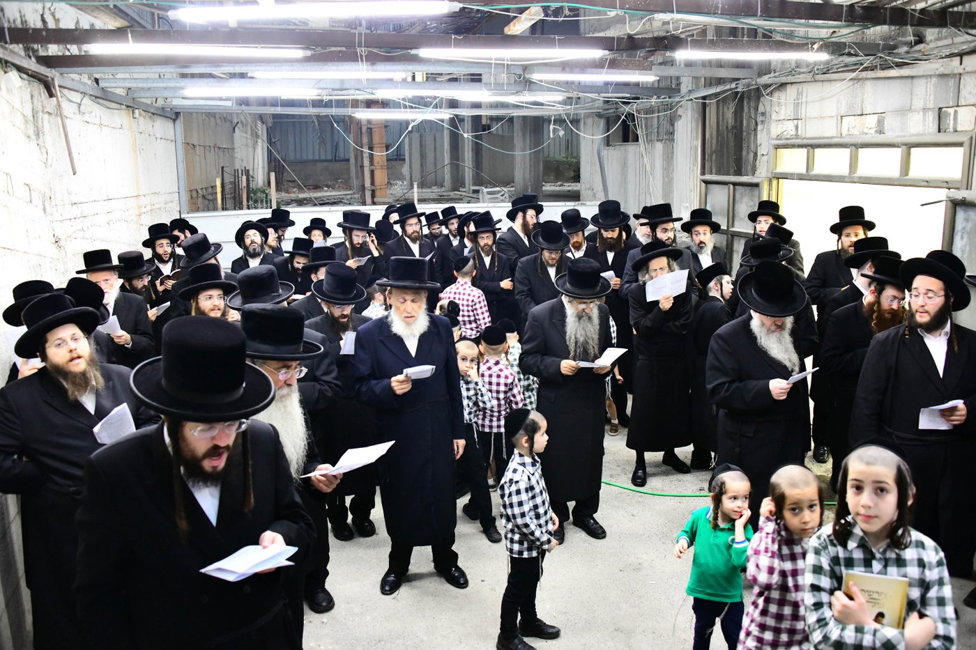הגה"צ רבי אלימלך בידרמן באמירת תשליך
