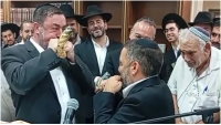 הפייטן משה לוק בתחרות תקיעה בשופר; מי ניצח? | צפו בווידאו