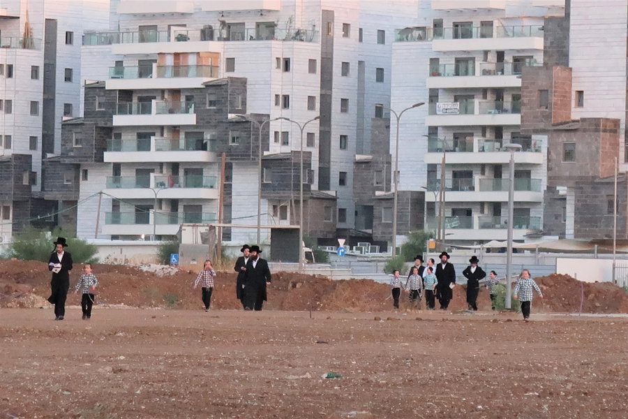 על גדות הירקון: האדמו"ר ממיאלען נטל ידיים ממי הנחל