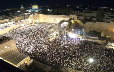עשרות אלפים בכותל המערבי: שידור חי ממעמד הסליחות האחרונות • צפו