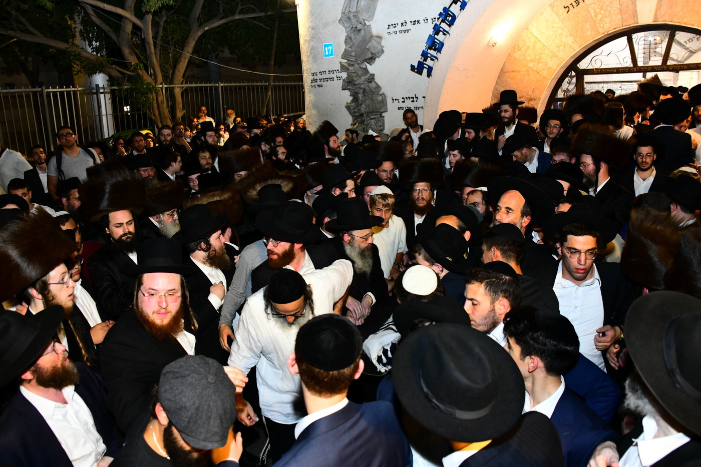 מסע הלויית הגר"מ אויערבאך זצ"ל