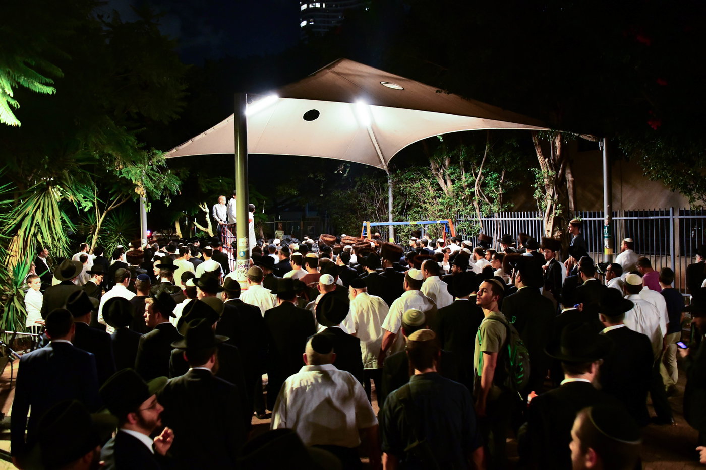 מסע הלויית הגר"מ אויערבאך זצ"ל